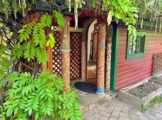 90 6th St #2, Ashland, OR 97520