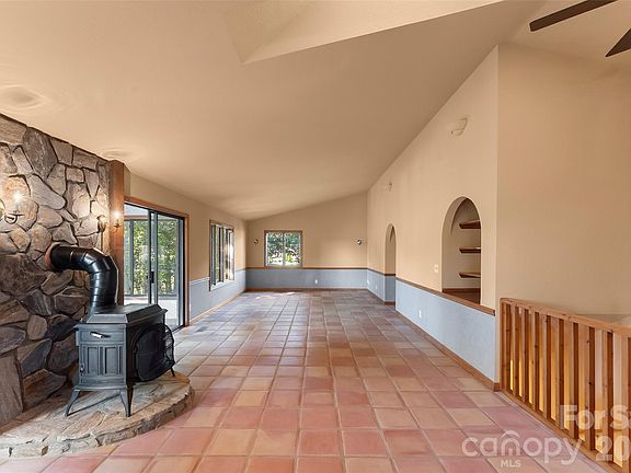 4th image of 75 Bluebird Ln