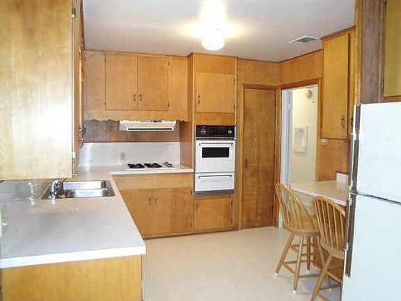 4th image of 1609 Lakeside Dr