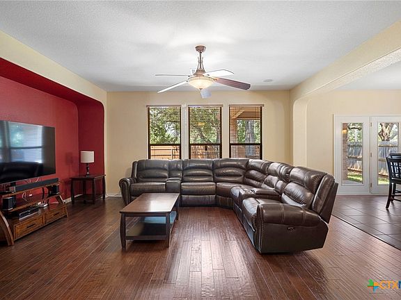 5th image of 515 Whistlers Walk