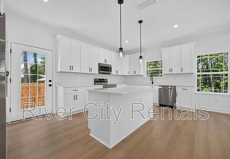 1181 Floyd St — Photo 8