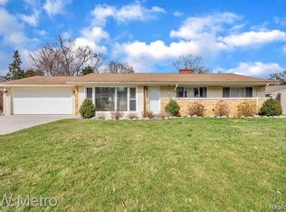 40928 Mooringside Dr, Novi, MI 48375