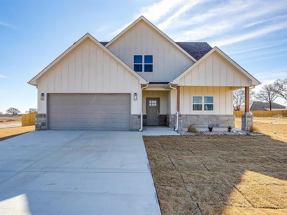 1st image of 423 Redbud Ln
