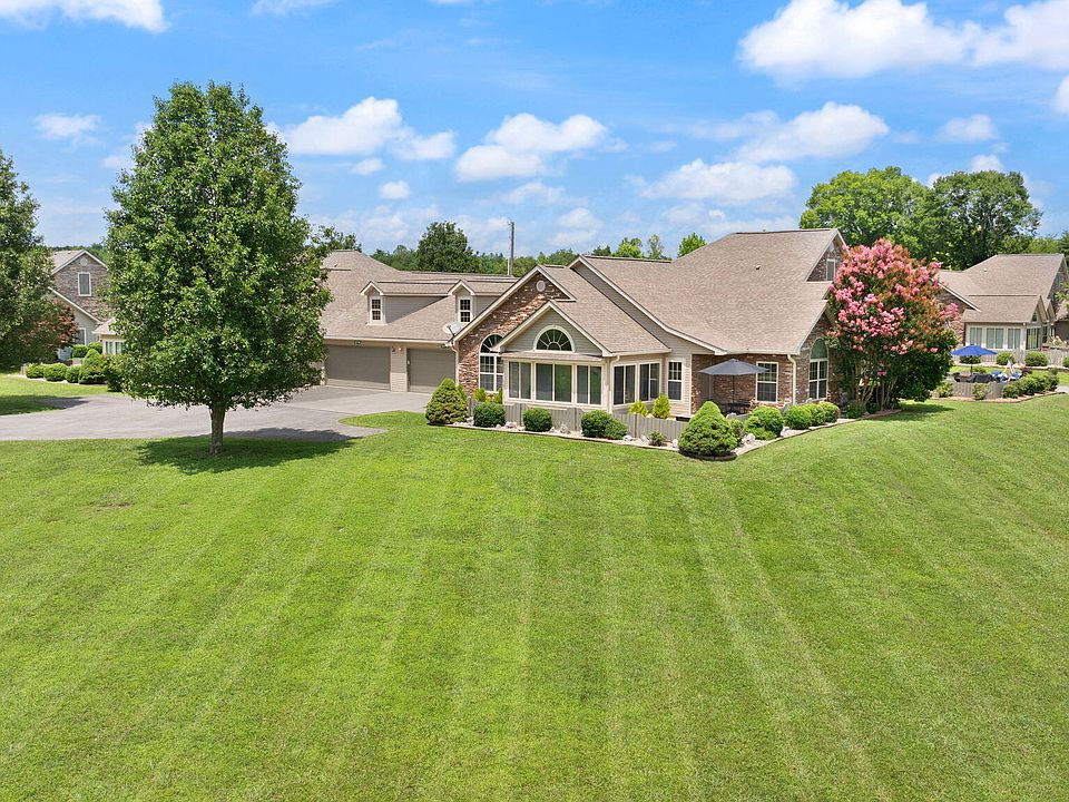1st image of 373 Chateau Pl