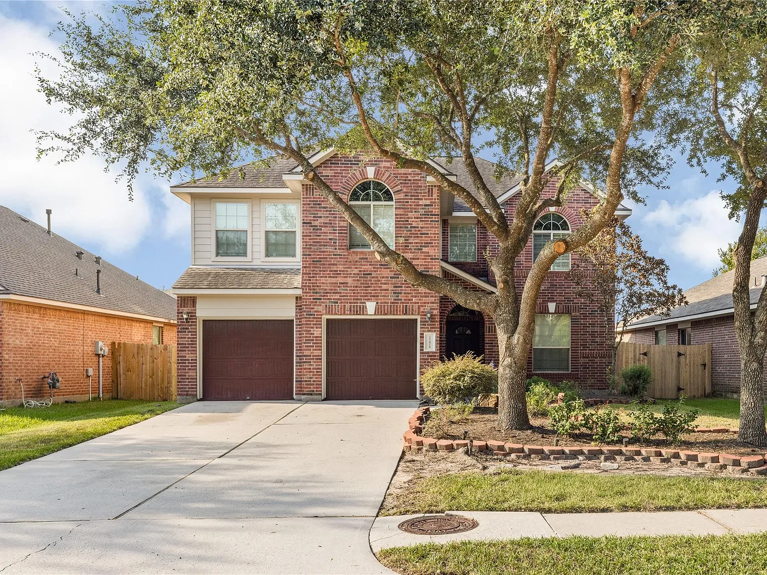 4 bed, 2.5 bath, 2321 sqft, $2,400 — Photo 1