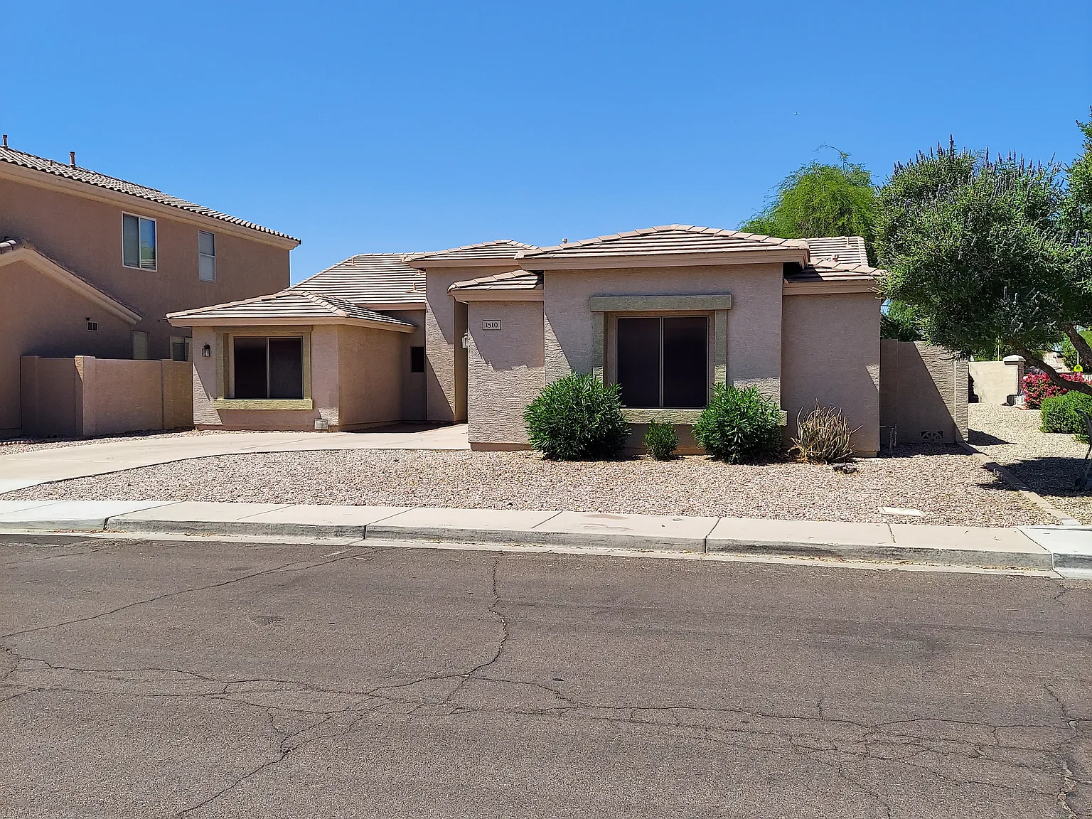 4 bed, 2184 sqft, $2,900 — Photo 2