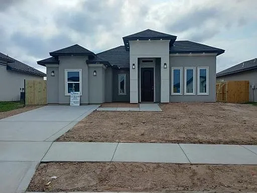 450 Tamarindo Ln — Photo 1