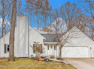 505 E Geneva Dr, Dewitt, MI 48820