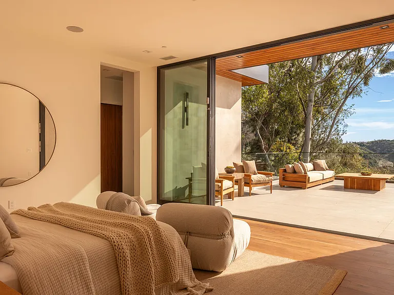 12752 Mulholland Dr — Photo 24