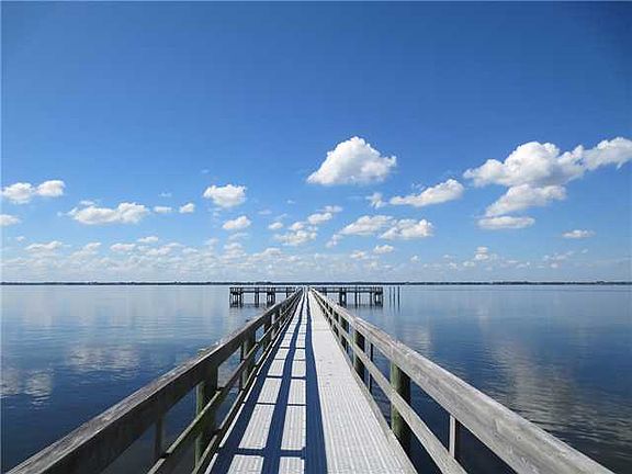 3rd image of 7655 Pelican Pointe Dr