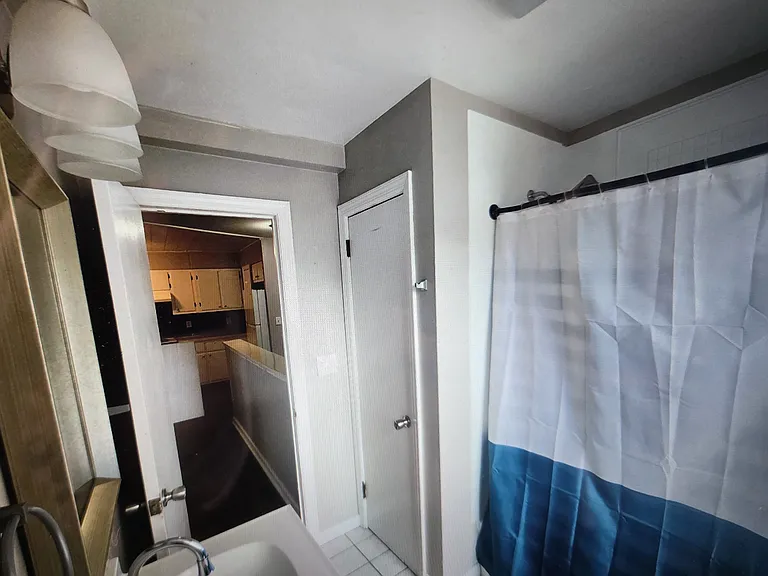300-302 Curtin St #302B — Photo 6