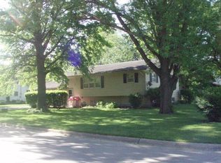 712 W Tyler Ave, Fairfield, IA 52556
