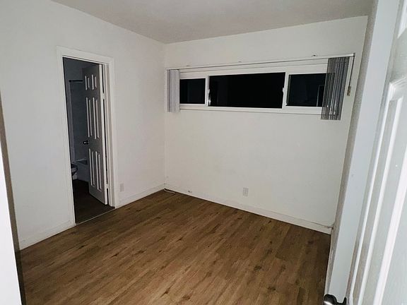 5th image of 6248 Woodman Ave #17