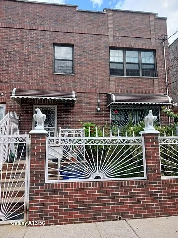 387 Montauk Ave