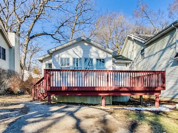 919 Jackson Ave, Wauconda, IL 60084