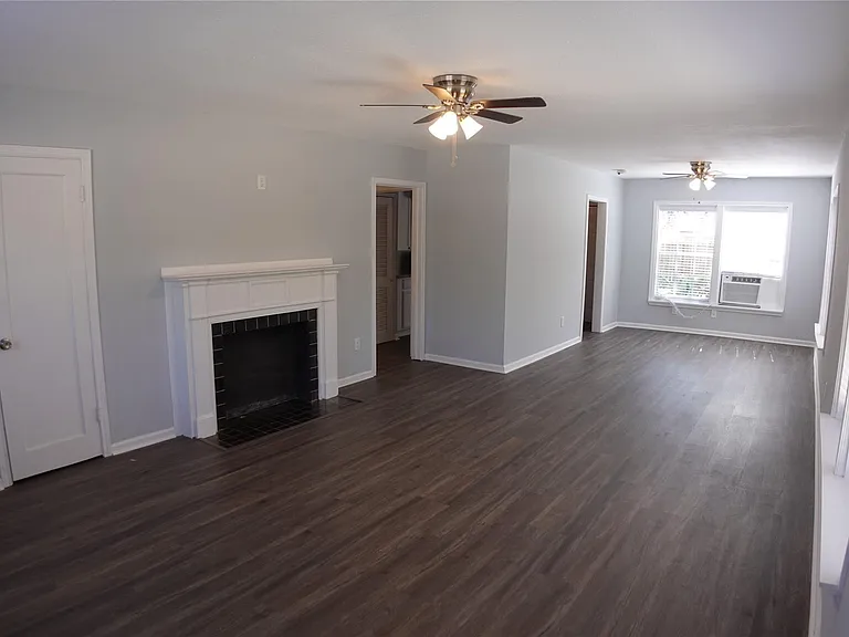 3320 Blodgett St — Photo 2