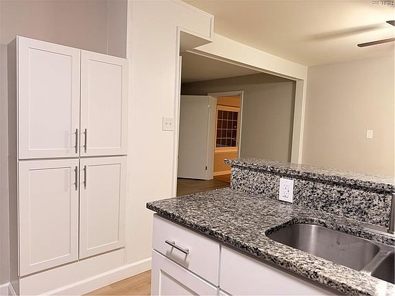 4th image of 3614 Wright Rd