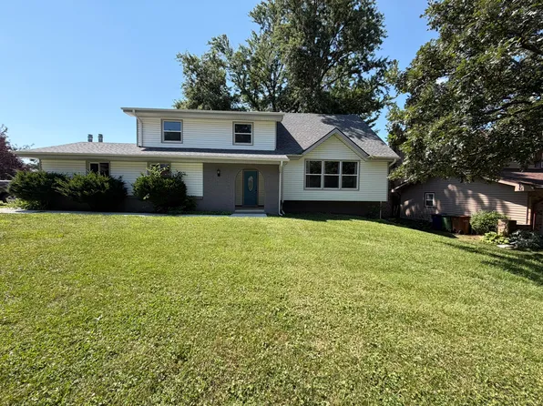3501 Leawood Dr, Bellevue, NE 68123