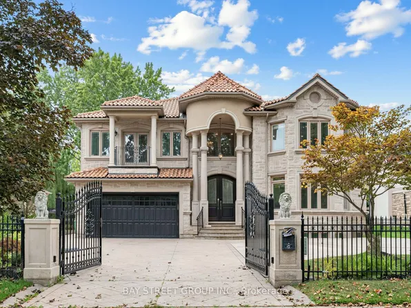 2334 Hammond Rd, Mississauga, ON L5K 1T2