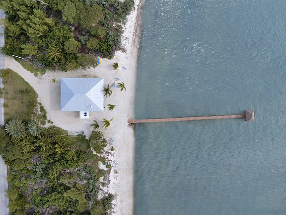 4th image of 1271 Long Beach Dr
