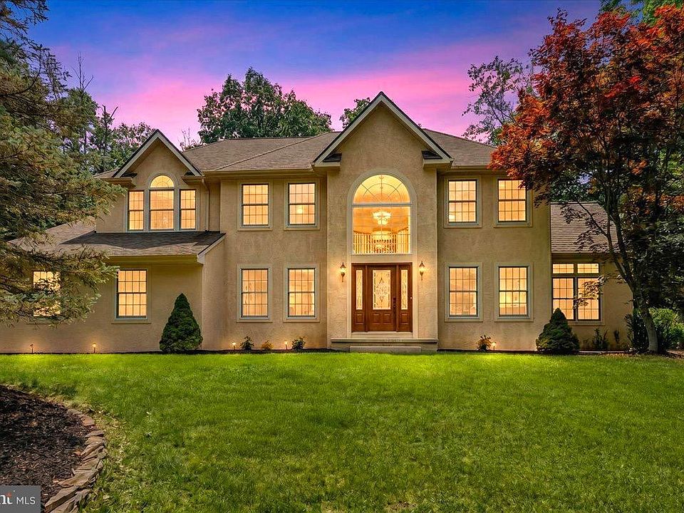 1st image of 32 Constitution Dr