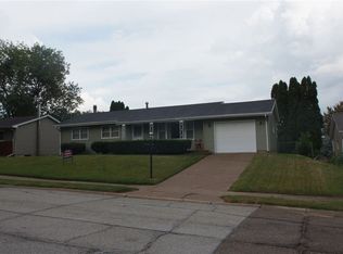4927 Harrison St, Davenport, IA 52806