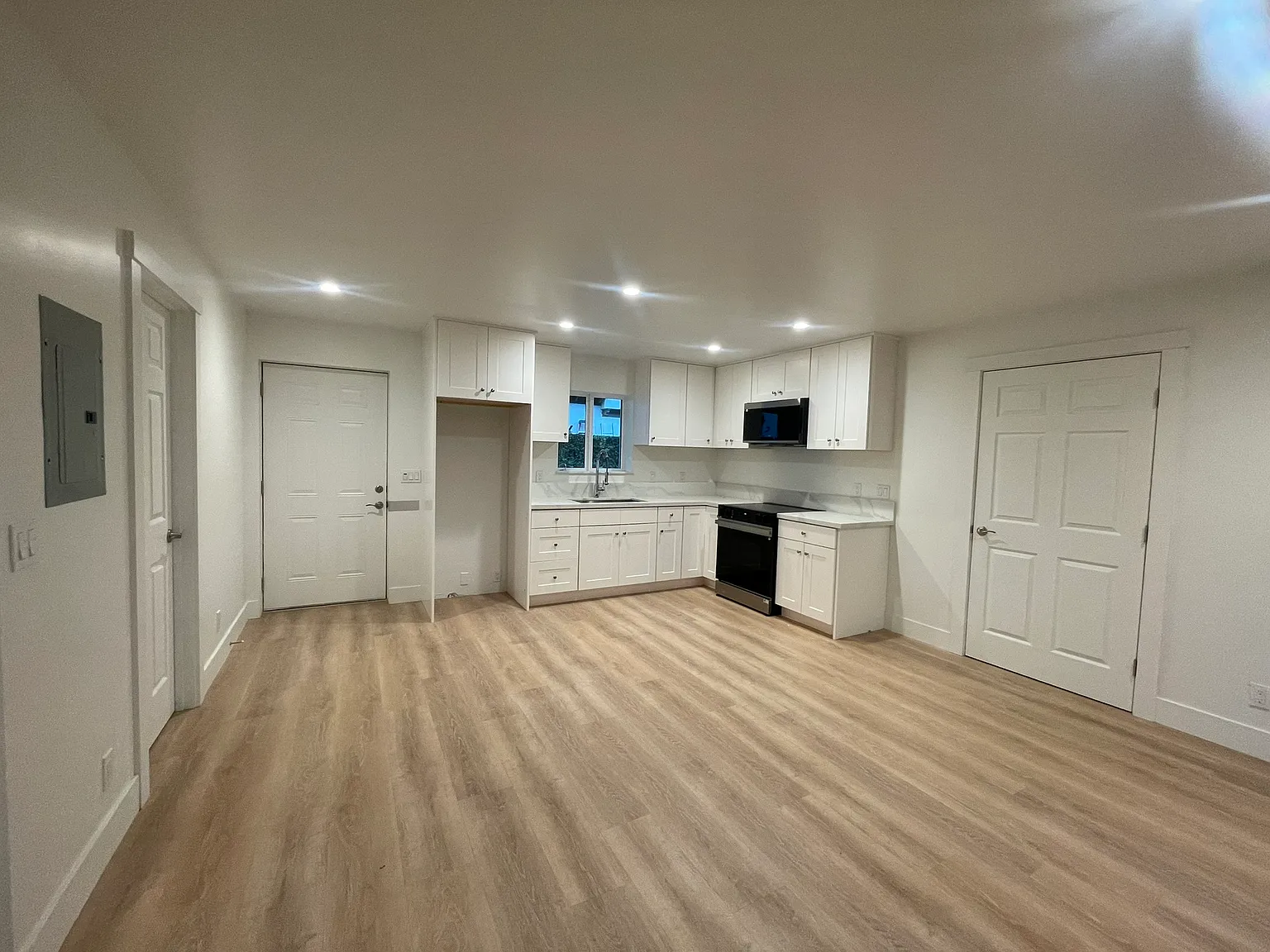 Studio, $2,600 — Photo 2