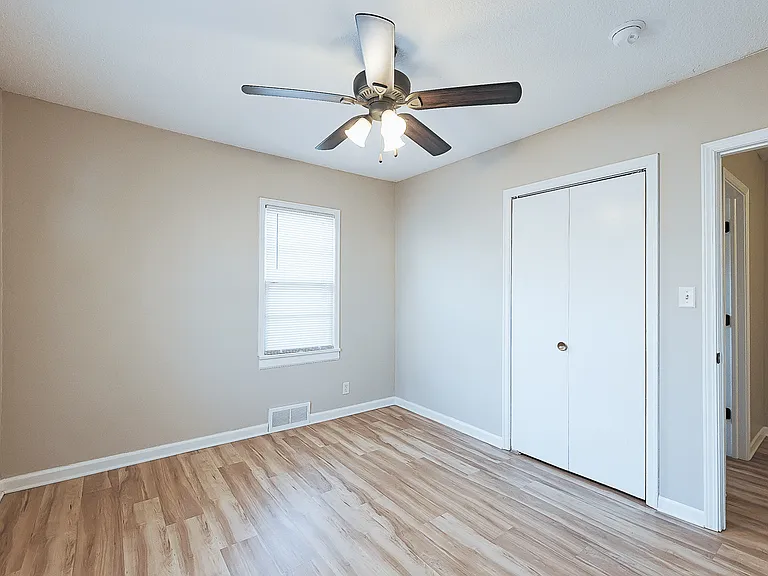 3426 Starr St #B — Photo 12