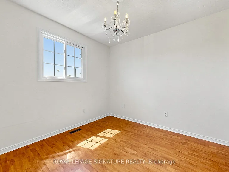 1634 Fairfield Cres #MAIN — Photo 24