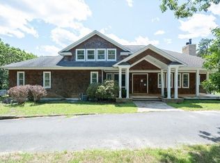 45 Douglas Ct, Hampton Bays, NY 11946