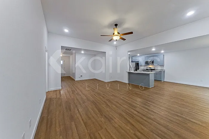 142 Hughes Dr — Photo 3