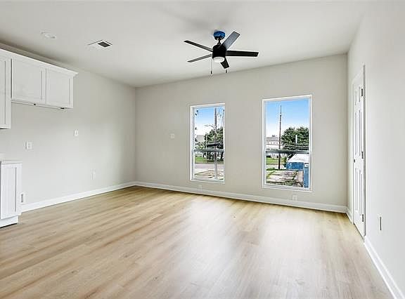 5th image of 3404 Jackson Ave #Up