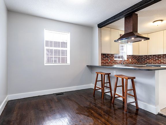 5th image of 2707 Woodbine Ave