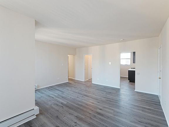 2nd image of 4631 S Lake Park Ave #302