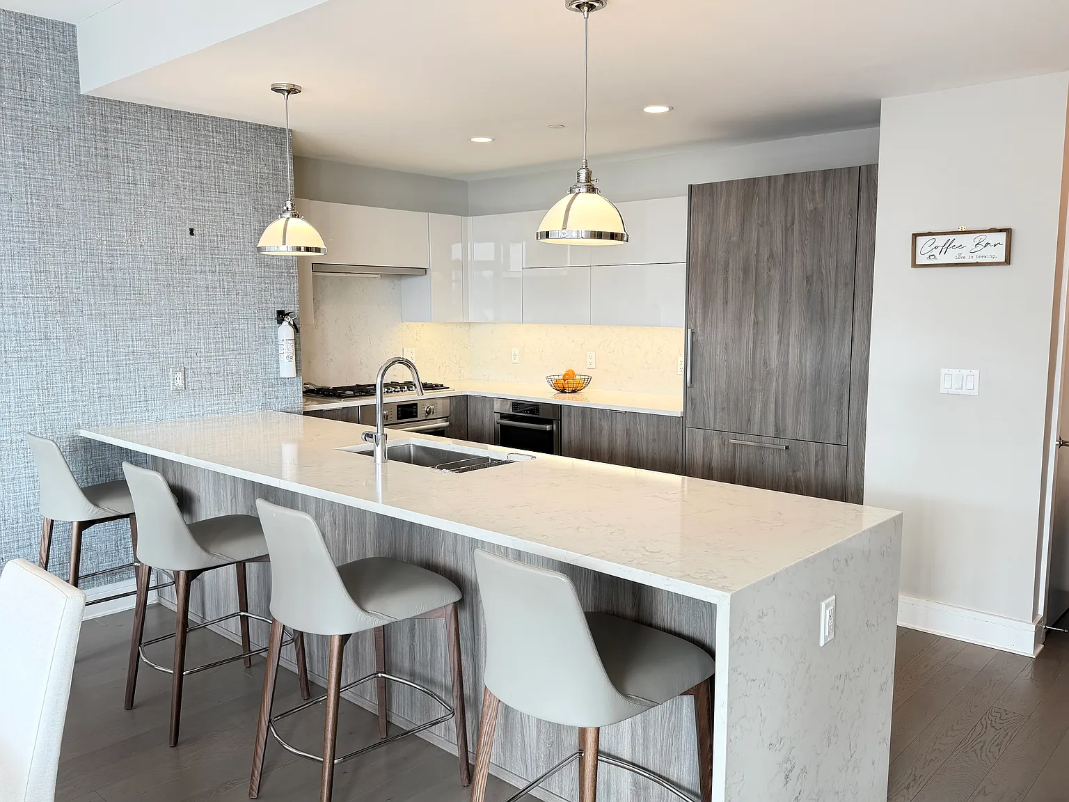 2 bed, 1425 sqft, $6,700 — Photo 3