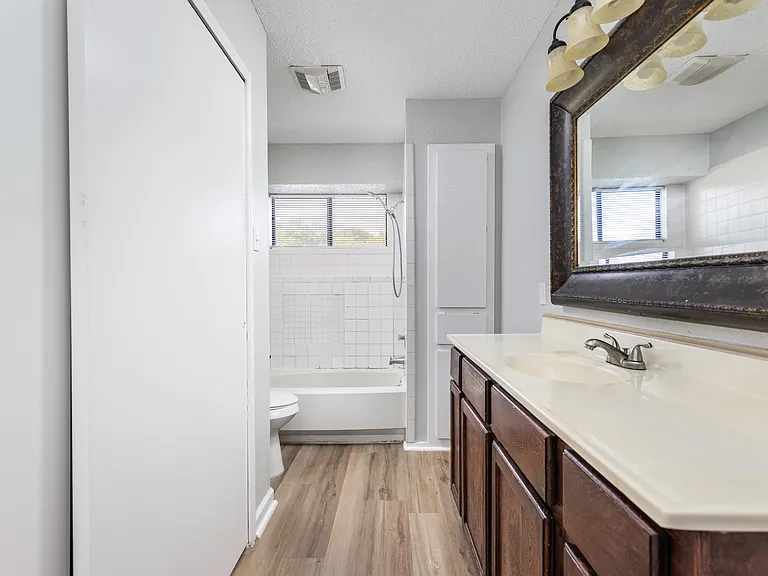 1803 Heatherglen Ln — Photo 16