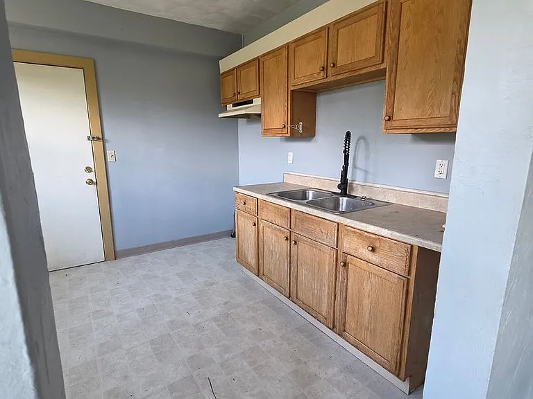 2120 Parade St #B — Photo 8