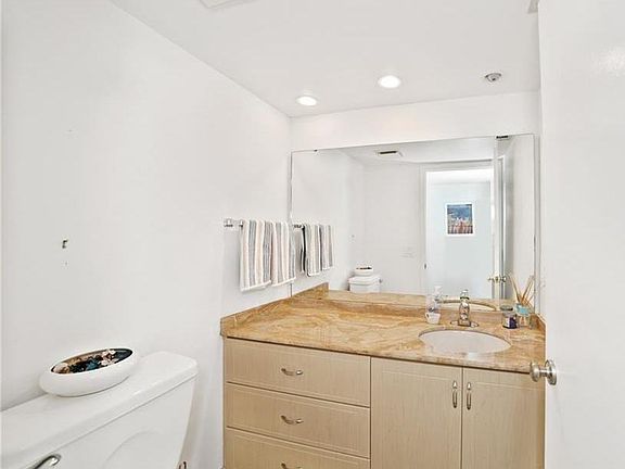 5th image of 3403 SE Sandpiper Cir
