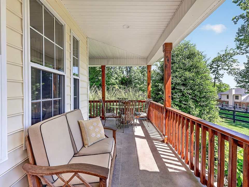7th image of 157 Giles Ln