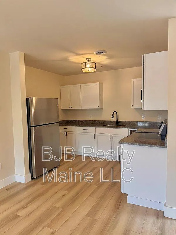 2 bed, 1.0 bath, 848 sqft, $2,300 — Photo 4