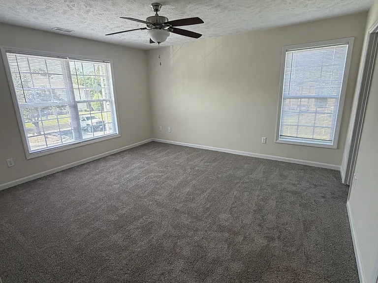 Wyndfall Apartments — Photo 14