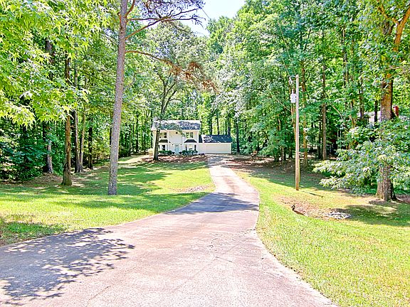 3rd image of 300 Cedar Ln