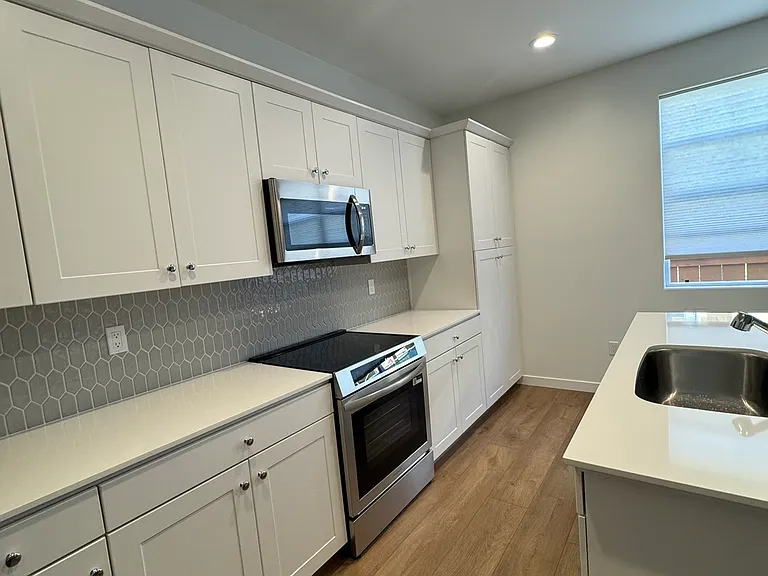 264 Memphis Belle Way — Photo 11