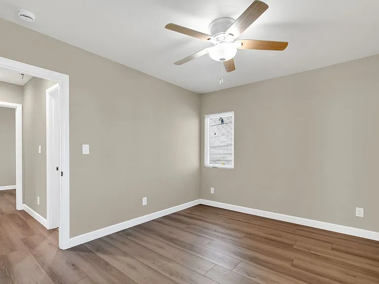 2512 E Adams St — Photo 9