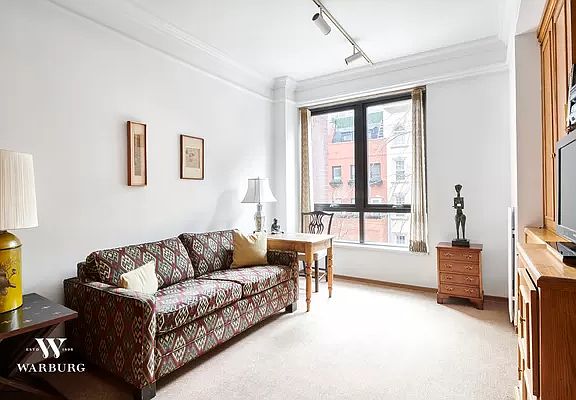 5th image of 157 E 74th St #3A