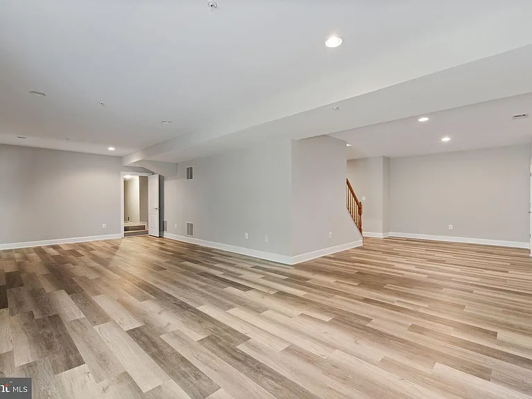 15436 Symondsbury Way — Photo 44