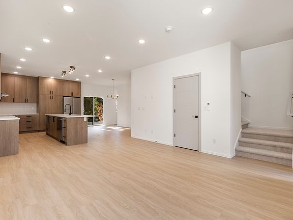 5th image of 1563 NE 170th St #A