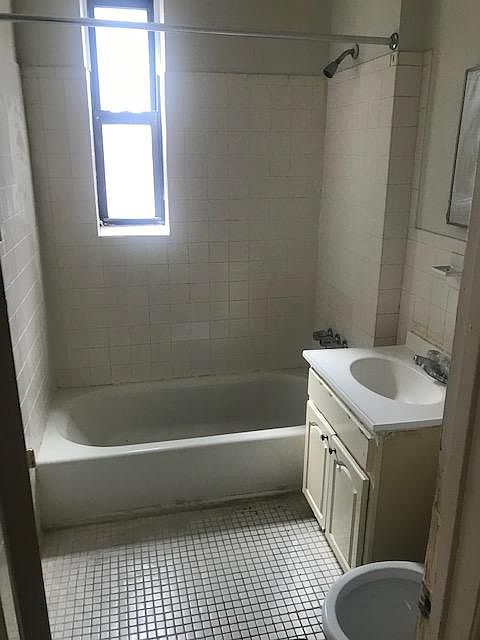 1st image of 928 E 223rd St Floor 2