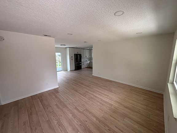 2nd image of 43 Saratoga Cir N