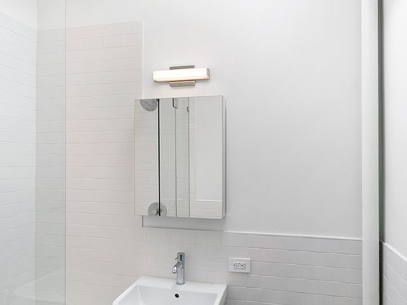 5th image of 304 W 106th St APT 5F